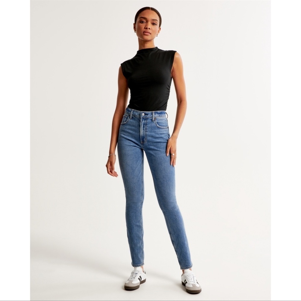 ABERCROMBIE & FITCH The Skinny
High Rise Jean